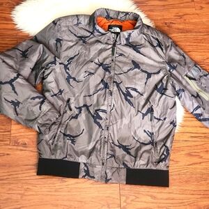 The North Face Green Camoflauge Zip Front Lightweight Mens Jacket